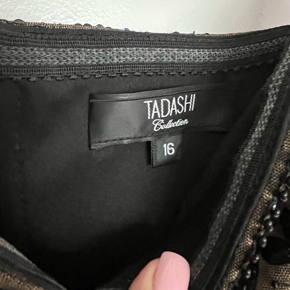 Beautifulful black strapless gown with a jacket and black stones - Picture 4 of 4